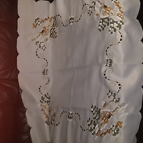 AMAZING EMBROIDERED Square Linen Tablecloth- 33.5 inches x 33.5 inches. - Picture 12 of 17